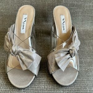 Nina New York Silver Bow Heels Sz 8.5M Clear Strap Block Sandals Wedding Evening